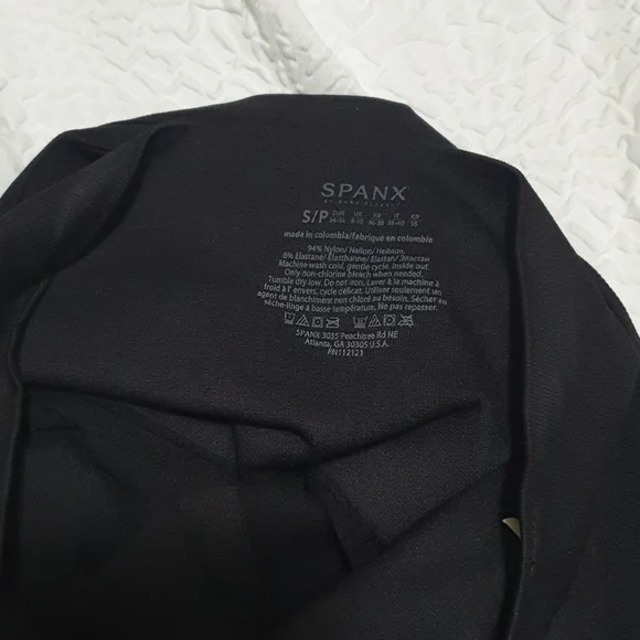 Spanx Look At Me Now Seamless Cropped Leggings - Picture 5 of 6